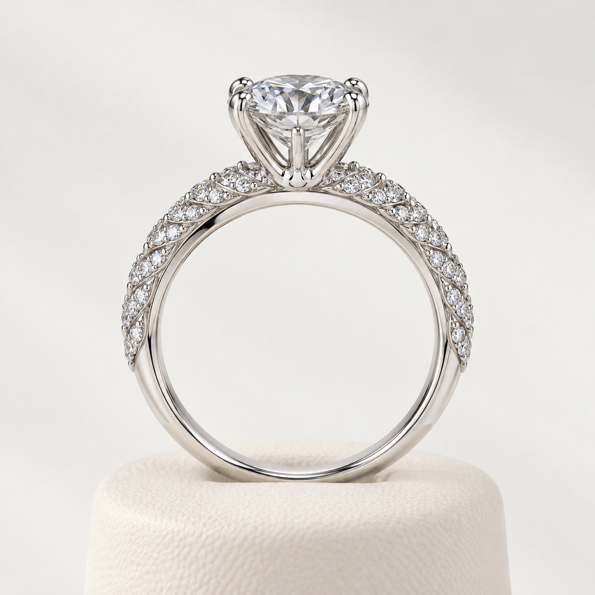 Plume — side profile of the diamond basket and white-gold band