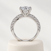 Plume — side profile of the diamond basket and white-gold band